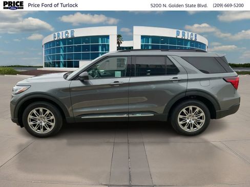 Used 2025 Ford Explorer Active w/ Active Comfort Package image 8