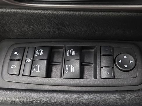 Used 2025 Chrysler Pacifica Select FWD image 26