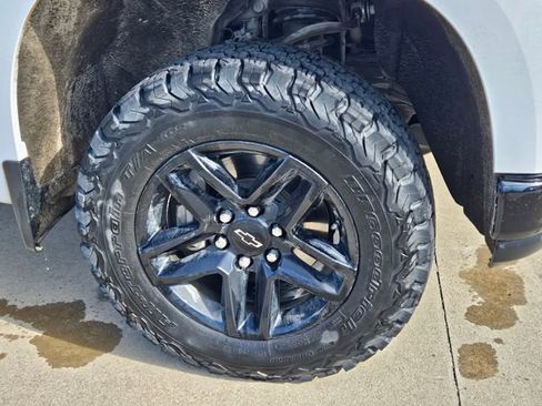 Used 2020 Chevrolet Silverado 1500 LT Trail Boss image 3