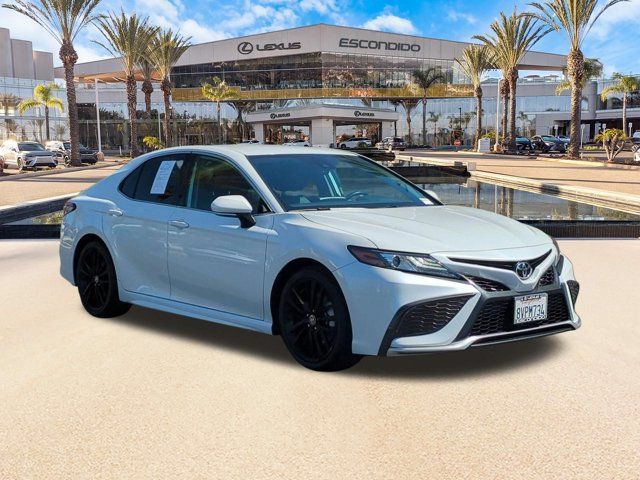 Used 2021 Toyota Camry XSE FWD image 3