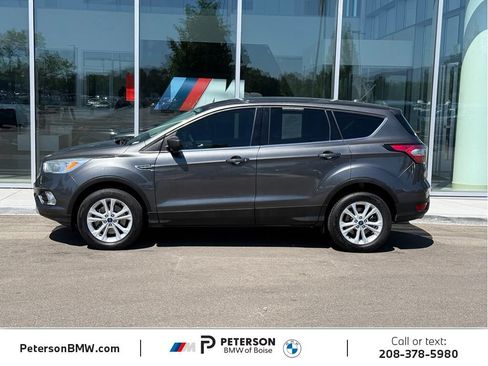 Used 2017 Ford Escape SE AWD/4WD image 2