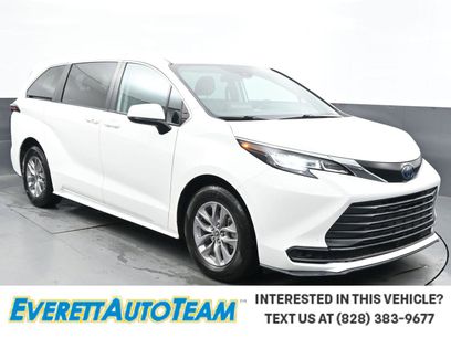 Used 2022 Toyota Sienna LE