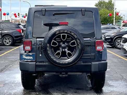 Used 2017 Jeep Wrangler Unlimited Sahara AWD/4WD image 3
