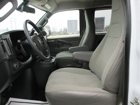 Used 2025 Chevrolet Express 3500 LT w/ LT Preferred Equipment Group image 13