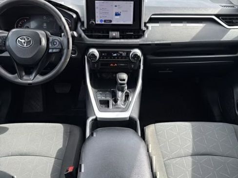 Used 2025 Toyota RAV4 XLE AWD/4WD image 17