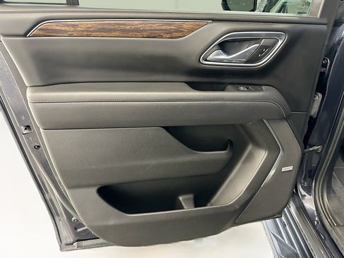 Used 2023 Chevrolet Suburban Premier image 27