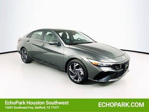 Used 2025 Hyundai Elantra Limited image 1