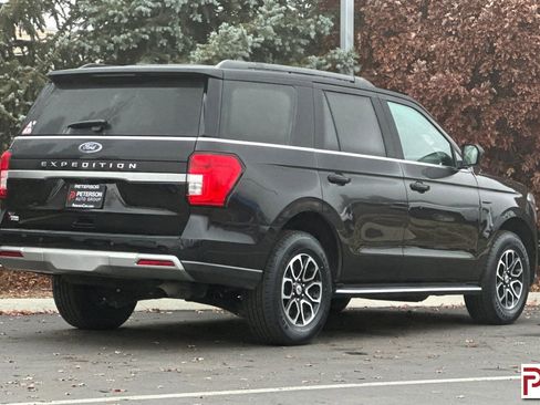 Used 2023 Ford Expedition XLT image 4