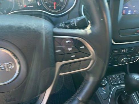 Used 2019 Jeep Cherokee Latitude w/ Cold Weather Group image 24