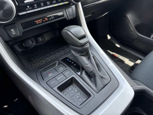 Used 2022 Toyota RAV4 LE FWD image 26