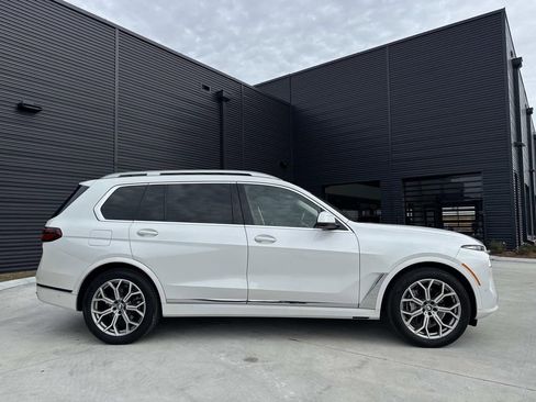 Used 2023 BMW X7 xDrive40i w/ Premium Package AWD/4WD image 10