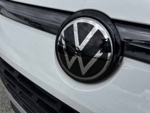 Certified 2025 Volkswagen Tiguan SE AWD/4WD image 30