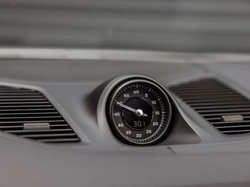 Used 2025 Porsche Cayenne Coupe image 18