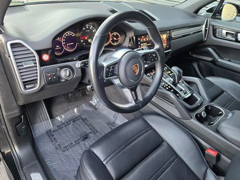 Used 2023 Porsche Cayenne Platinum Edition image 19