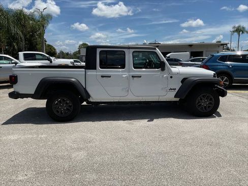 Used 2025 Jeep Gladiator Sport AWD/4WD image 13