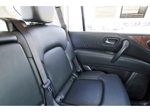 Used 2024 Nissan Armada SL image 10