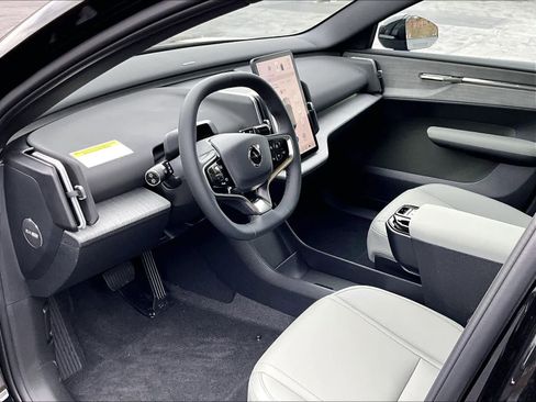 New 2026 Volvo EX30 Plus w/ Climate Package image 8