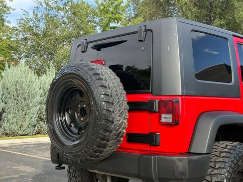 Used 2018 Jeep Wrangler Unlimited Sport S AWD/4WD image 15