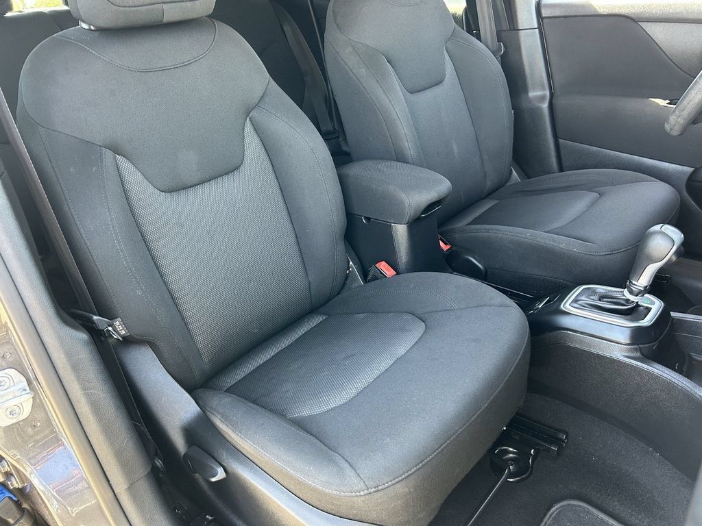 Used 2019 Jeep Renegade Sport w/ Sport Appearance Group AWD/4WD image 10