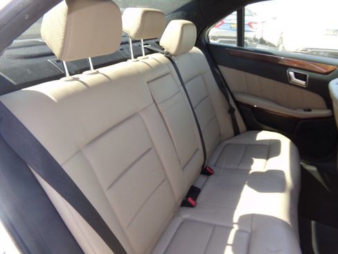Used 2013 Mercedes-Benz E 350 BlueTEC Sedan image 18