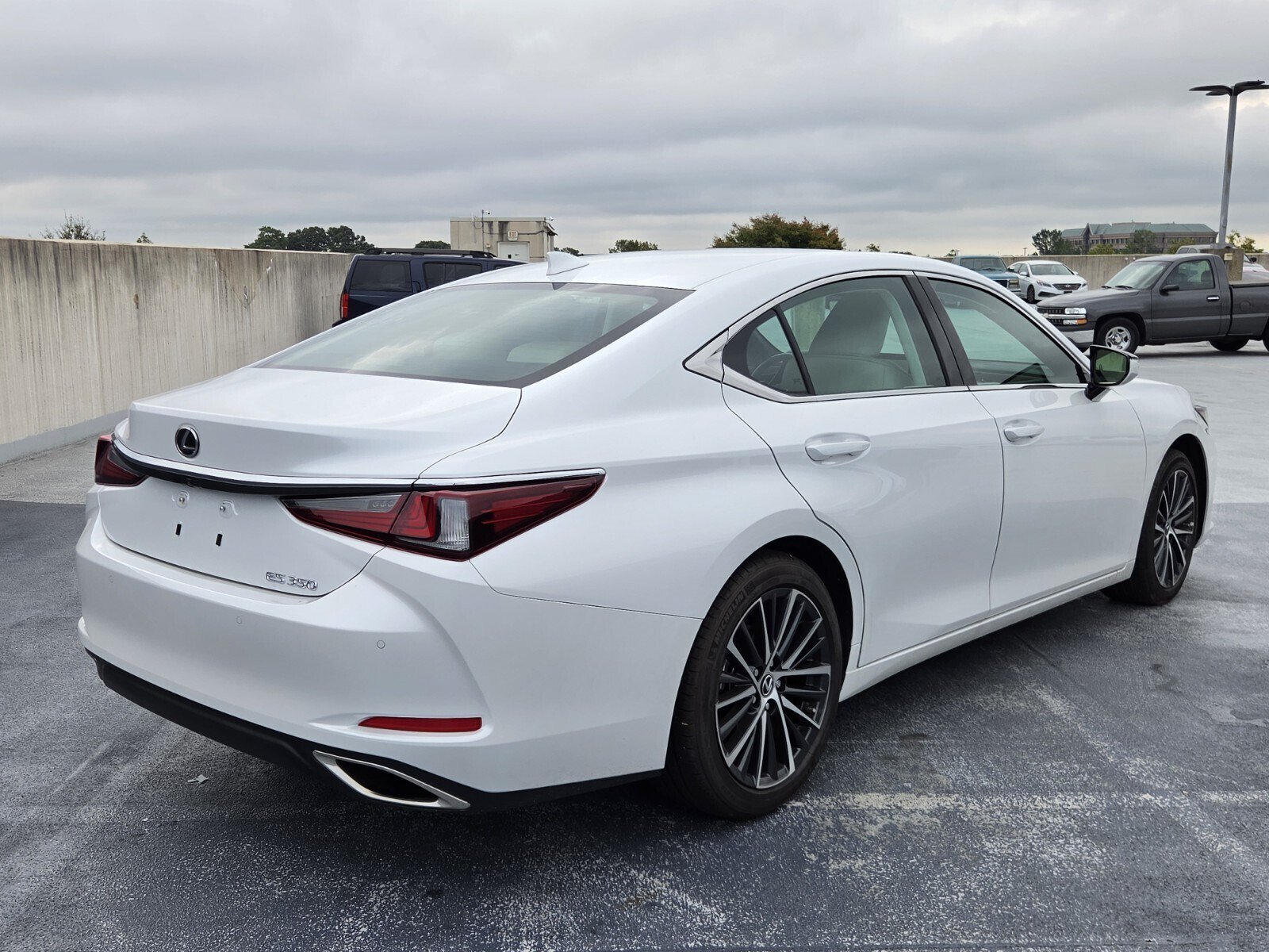 Used 2025 Lexus ES 350 w/ Premium Package FWD image 5