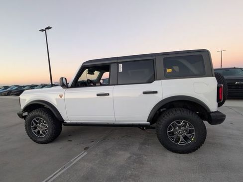 Used 2025 Ford Bronco Badlands AWD/4WD image 8