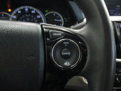 Used 2017 Honda Accord EX-L image 25