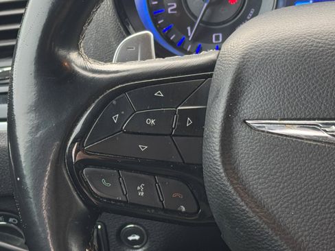 Used 2018 Chrysler 300 S w/ 300S Premium Group image 18