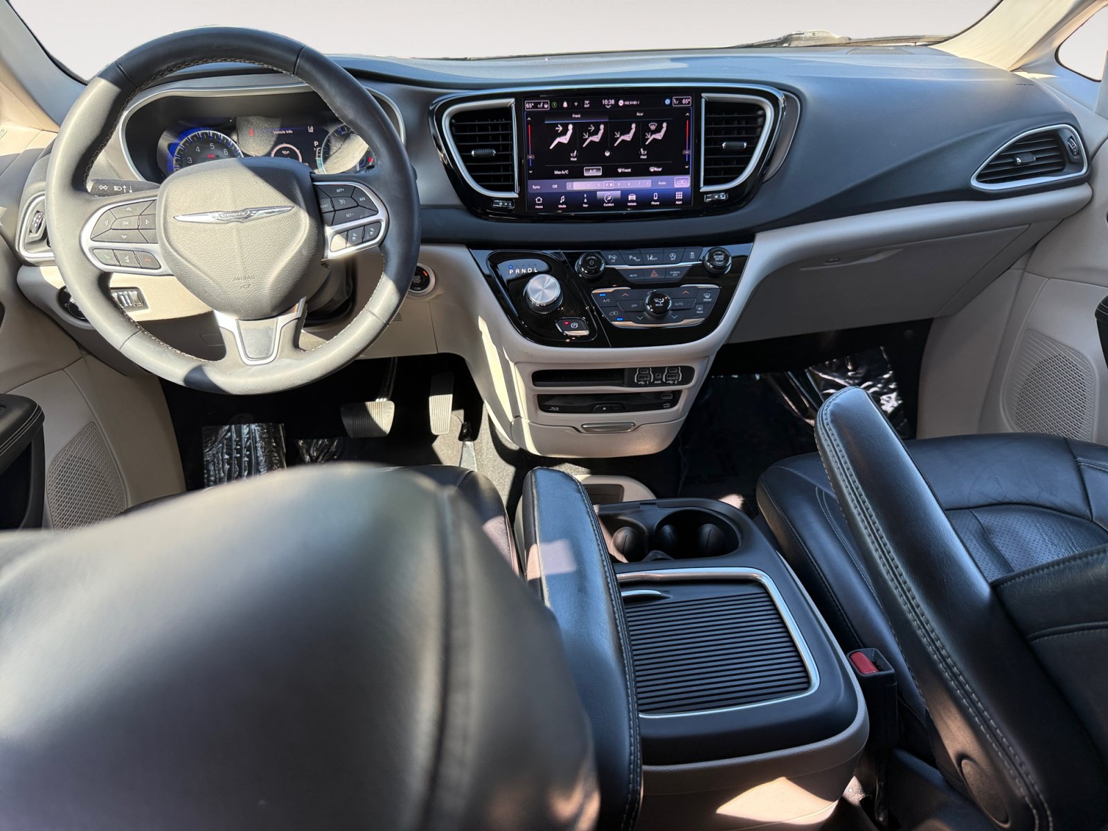 Used 2022 Chrysler Pacifica Touring-L w/ Uconnect Theater Family Group FWD image 15