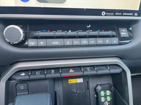 Used 2024 Toyota Tundra Limited image 18