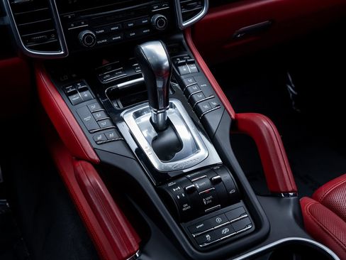Used 2018 Porsche Cayenne GTS AWD/4WD image 11