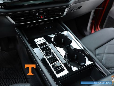 Used 2024 Volkswagen Atlas SE w/ Panoramic Sunroof Package FWD image 24
