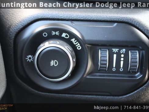 Used 2021 Jeep Wrangler Unlimited Sport image 19