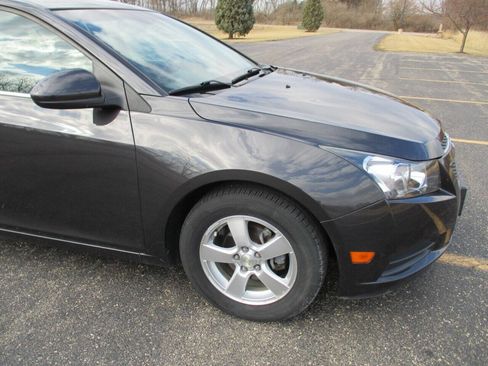Used 2014 Chevrolet Cruze LT image 24
