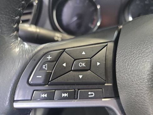 Used 2017 Nissan Rogue SV AWD/4WD image 20
