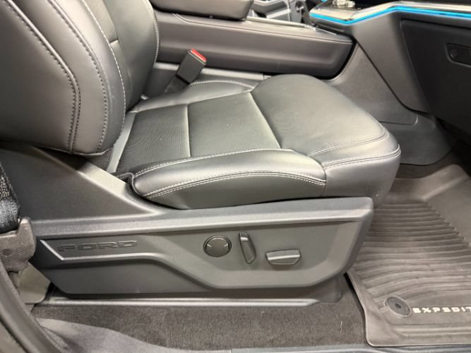 Used 2025 Ford Expedition Platinum w/ Stealth Performance Package AWD/4WD image 35