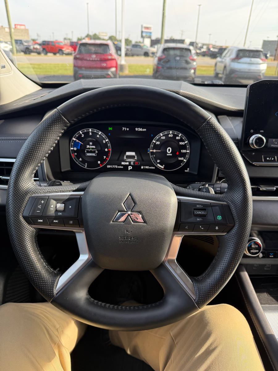 Used 2024 Mitsubishi Outlander SEL AWD/4WD image 14
