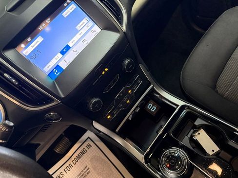 Used 2019 Ford Edge SEL image 16