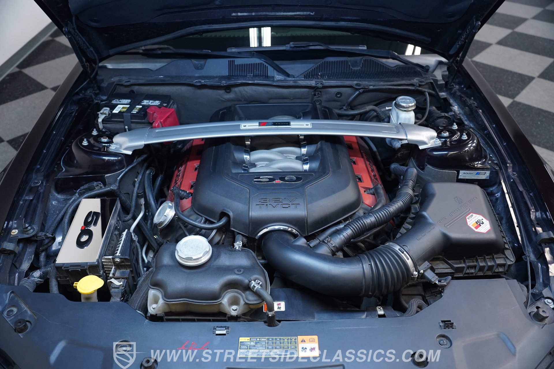 Used 2012 Ford Mustang GT Premium w/ HID Headlamps & Security Pkg RWD image 32