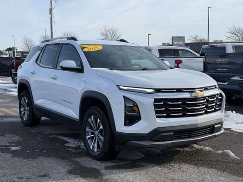 Used 2025 Chevrolet Equinox LT w/ Convenience Package II image 4