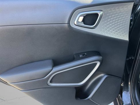 Used 2025 Kia Soul LX w/ LX Technology Package image 17