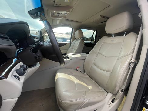 Used 2017 Cadillac Escalade Premium Luxury AWD/4WD image 11