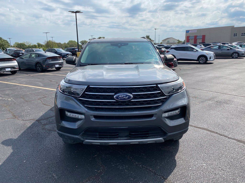 Used 2021 Ford Explorer XLT w/ Equipment Group 202A AWD/4WD image 3