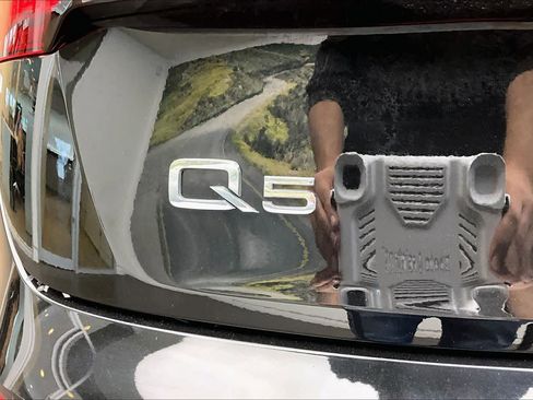 Used 2021 Audi Q5 e Premium w/ Convenience Package image 33