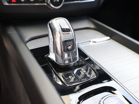 Used 2018 Volvo XC60 T8 R-Design w/ Vision Package image 26