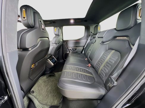 Used 2022 Rivian R1T Launch Edition image 24