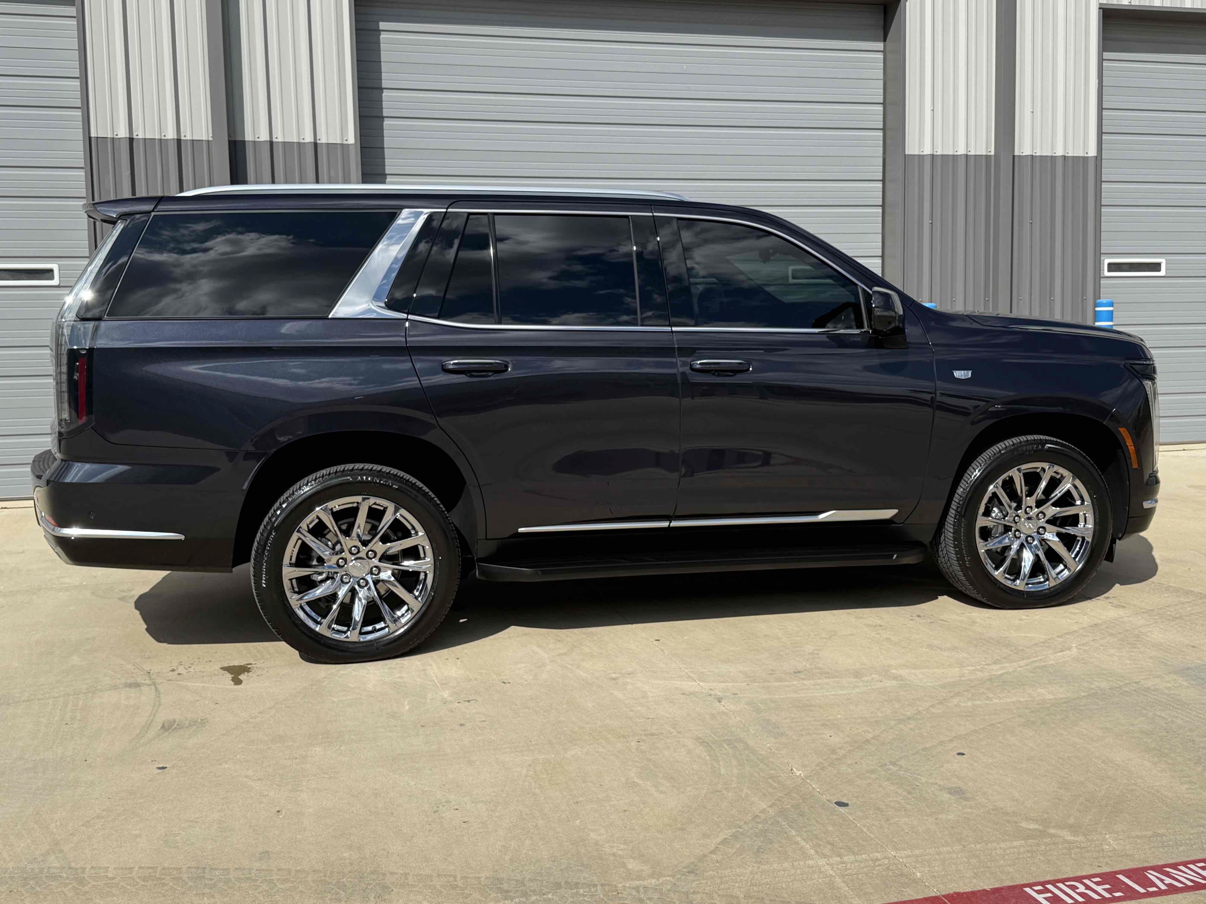 Used 2025 Cadillac Escalade Premium Luxury AWD/4WD image 30