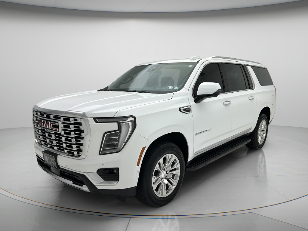 Used 2025 GMC Yukon XL Denali AWD/4WD image 3