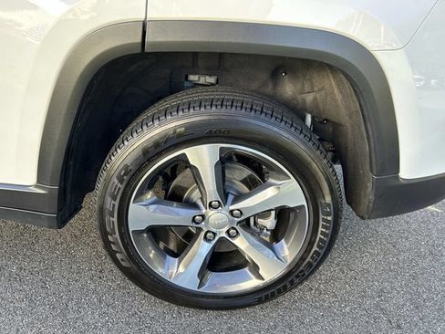 Used 2023 Jeep Grand Cherokee 4WD 4xe w/ Luxury Tech Group II image 11
