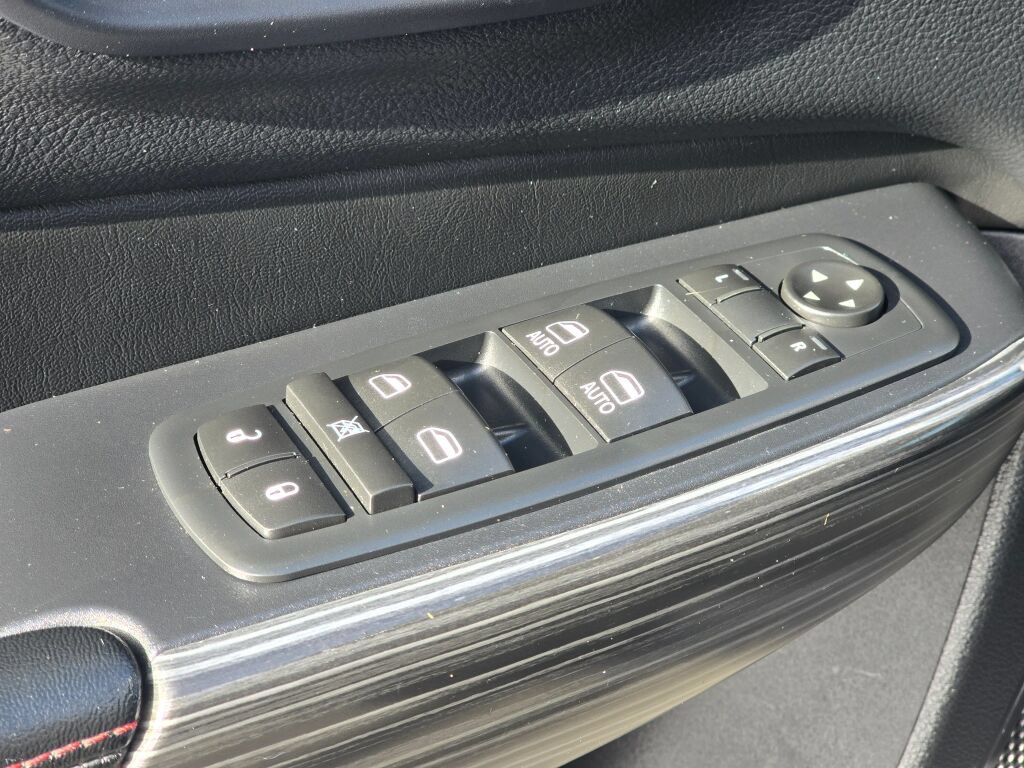 Used 2016 Jeep Cherokee Trailhawk w/ Leather Interior Group AWD/4WD image 18